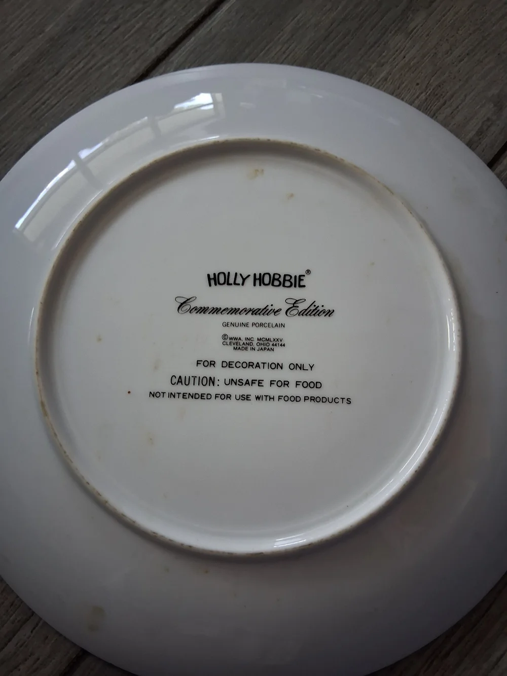 Mother's Day 1975 Decorative Collector Plate - White with Gold Trim